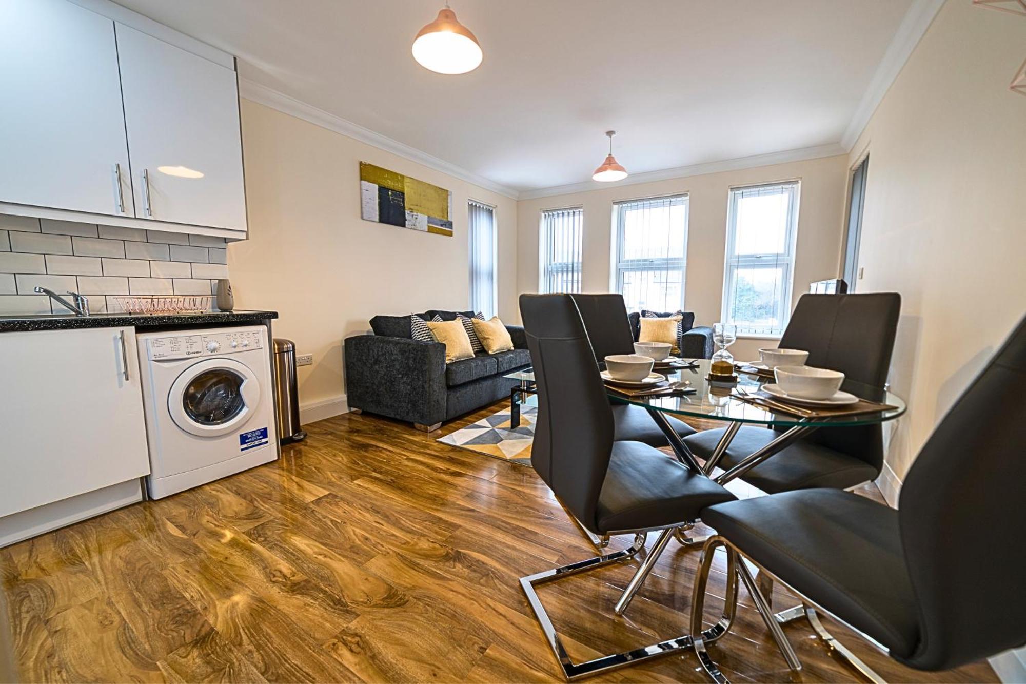 Heathrow Rare Find 2 Bedroom Plus 2 Bathroom Flat - Sleeps 6- Free Parking- Close To Heathrow Terminals-Quiet Development Stanwell Ngoại thất bức ảnh